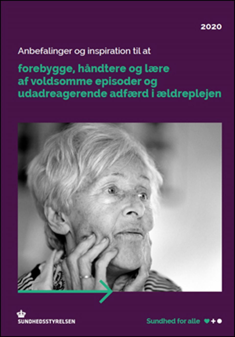 Ældre dame kigger til højre